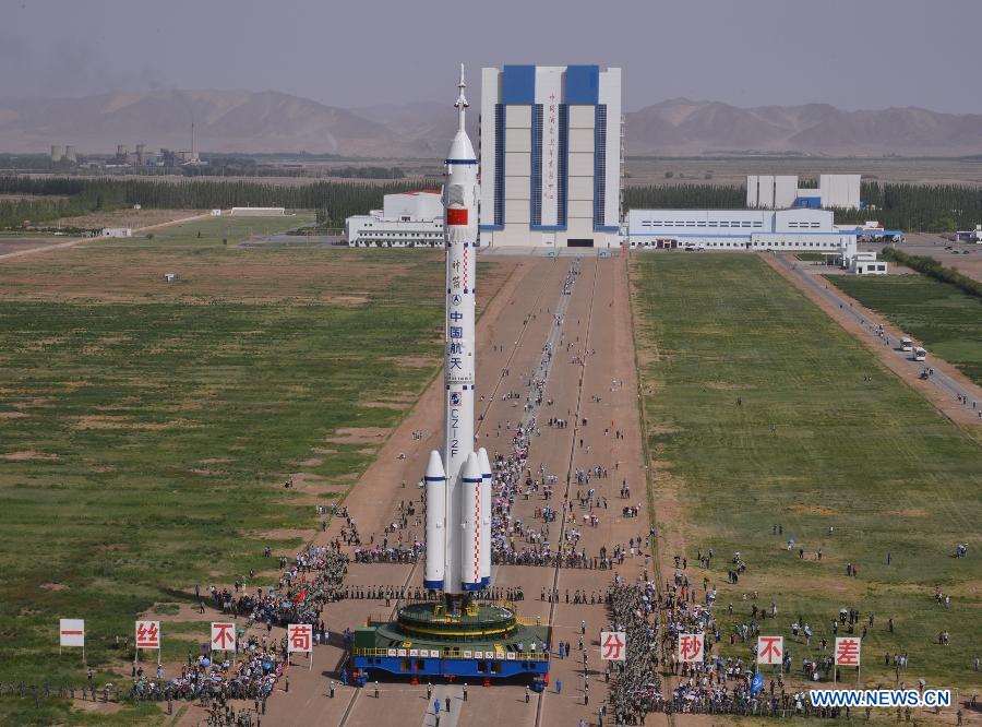 Photo taken on June 3, 2013 shows the assembly of the Shenzhou-10 spacecraft and the Long March-2F carrier rocket at Jiuquan Satellite Launch Center in Jiuquan, northwest China's Gansu Province.