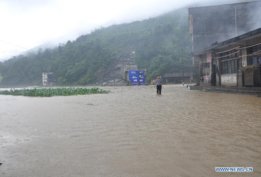A man walks in the flooded Xiaba Village in Gaoluo Township, Xuan'en County, Enshi Tujia and Miao Autonomous Prefecture of central China's Hubei Province, June 6, 2013. A man walks in the flooded Xiaba Village in Gaoluo Township, Xuan'en County, Enshi Tujia and Miao Autonomous Prefecture of central China's Hubei Province, June 6, 2013.