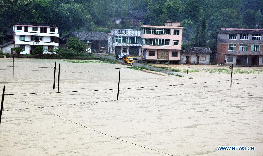 A road is flooded in Gaoluo Township, Xuan'en County, Enshi Tujia and Miao Autonomous Prefecture of central China's Hubei Province, June 6, 2013. 