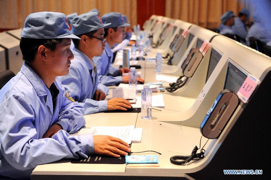 Technicians trace and monitor Shenzhou-10 spacecraft at a control central located in Taiyuan, north China's Shanxi Province, June 11, 2013. 
