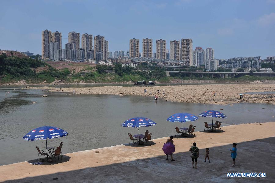 Photo taken on June 16, 2013 shows desolate tea stands by the Jialingjiang River during a heat wave at Ciqikou Town in Chongqing, southwest China's municipality. 