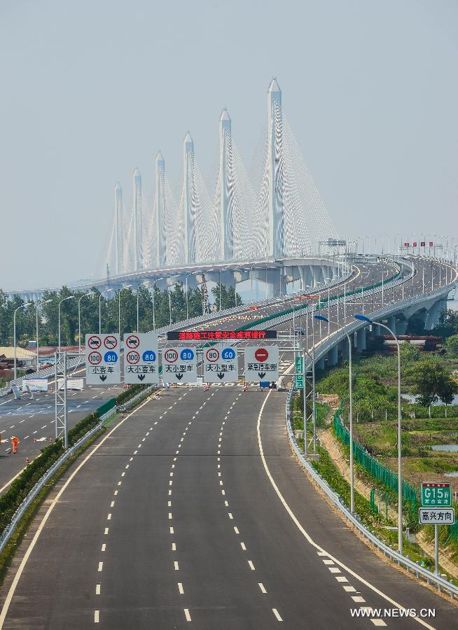 Photo taken on June 17, 2013 shows the Jiaxing-Shaoxing Sea Bridge in Shaoxing, east China's Zhejiang Province.