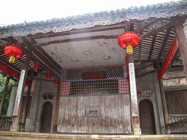  This photo taken on June 25th shows a 400-year-old stage in the ancient town of Huangyao. Located in the Northeast part of Guangxi Autonomous Region, the ancient town of Huangyao has buildings in the Ming Dynasty (1368-1644) style. It was selected as one of top 50 must-go attractions for foreigners by a Chinese newspaper in 2007. [CnDG by Jiao Meng]