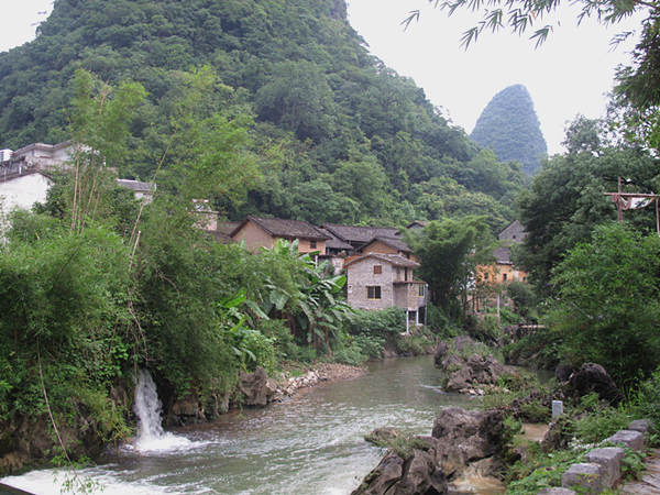 Located in the northeast part of Guangxi Autonomous Region, the ancient town of Huangyao has buildings in the Ming Dynasty (1368-1644) style. It was selected as one of top 50 must-go attractions for foreigners by a Chinese newspaper in 2007. [CnDG by Jiao Meng]