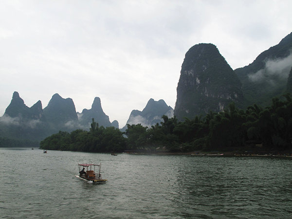 The Lijiang River belongs to the Pearl River system. With mountains and waters in the landscape, it is the essence of Guilin scenery of the Guangxi Zhuang Autonomous Region. [CnDG by Jiao Meng]