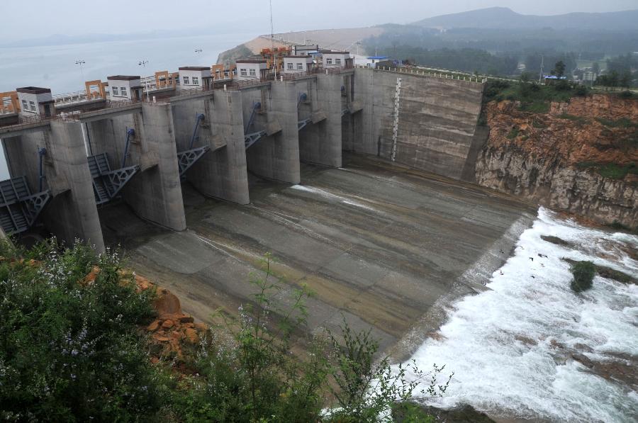 The south sluice gate of the Xidayang reservoir is opened to release water as the major flood period has come in Baoding, north China's Hebei Province, July 11, 2013. 