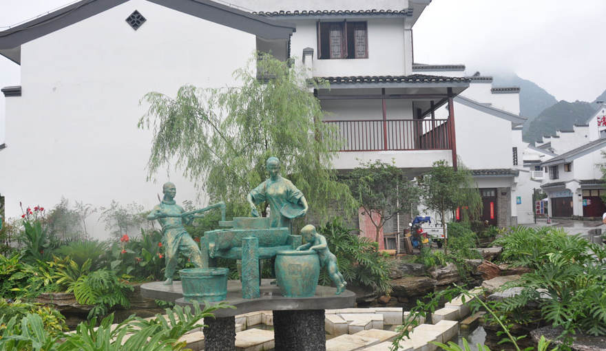 The view of Lujiacun village in Guilin, south China's Guangxi Zhuang autonomous region. (People's Daily Online/ Ye Xin)