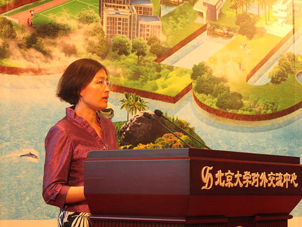 Wu Changhua, CEO of the Great China Region of the Climate Group, explains her ideas on green innovation. [CnDG by Jiao Meng]