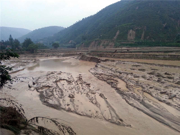 Rain-triggered floods destroy farmlands at Huanxian County, northwest China's Gansu Province on July 15，2013.