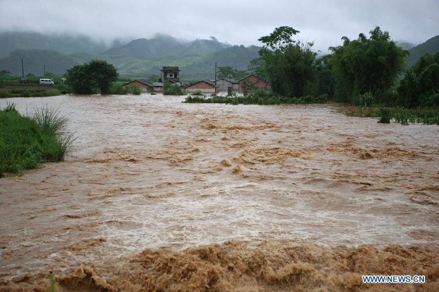 Photo taken on Aug. 19, 2013 shows the flooded houses in Luoxiu Township of Xiangzhou County, Laibin City, south China&apos;s Guangxi Zhuang Autonomous Region. 
