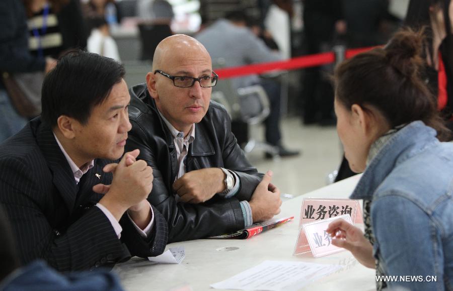 People consult about enterprise registration application at the service lobby of the Shanghai free trade zone (FTZ), in Shanghai, east China, Oct. 25, 2013. 
