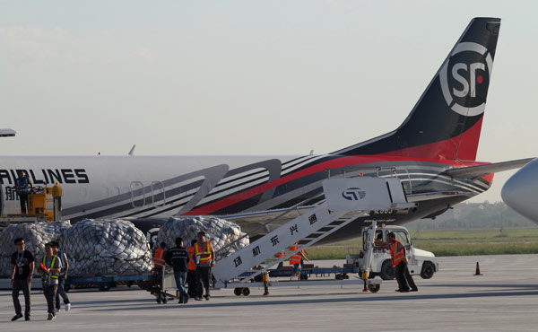 An SF Express (Group) Co cargo plane is loaded at an airport in Nantong, Jiangsu Province. Express delivery companies are gearing up for the expected online shopping frenzy on Nov 11.