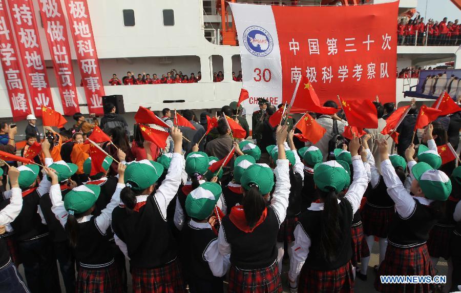 A ceremony is held to send off the Chinese research vessel and icebreaker Xuelong (Snow Dragon) at a dock in Shanghai, east China, Nov. 7, 2013. 