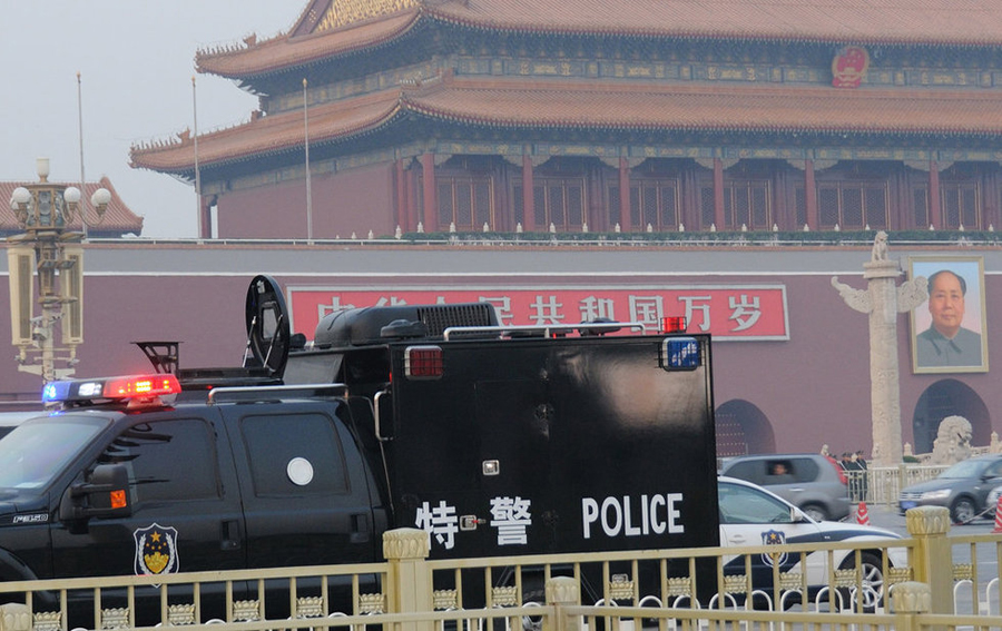 Security is enforced around Beijing's Tian'anmen Square on November 8 for the coming opening of the Third Plenary Session of the 18th CPC Central Committee, which convenes from Nov. 9-12, 2013.[News.qq.com]