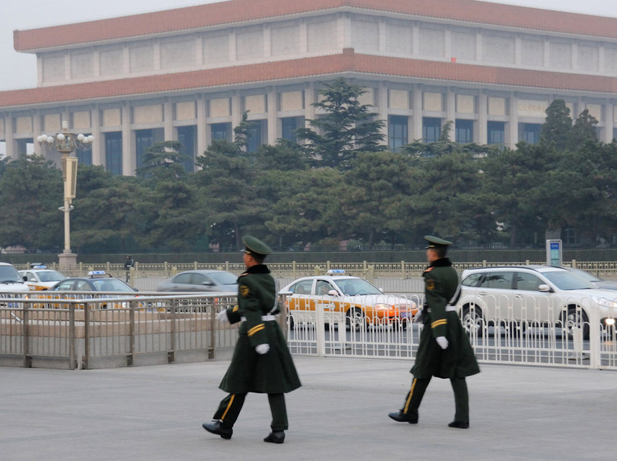 Security is enforced around Beijing's Tian'anmen Square on November 8 for the coming opening of the Third Plenary Session of the 18th CPC Central Committee, which convenes from Nov. 9-12, 2013.[News.qq.com]