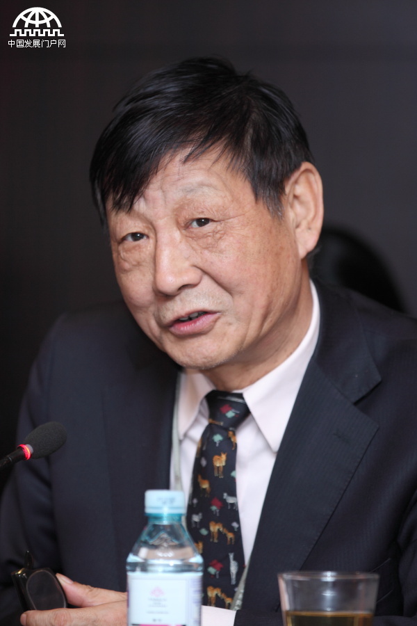 A policy seminar entitled “Starting Points and Breakthroughs in China’s Reforms” was held by one of China’s reform think tanks – the China Institute for Reform and Development in Beijing, on Oct. 21. Cao Yuanzheng, Chief Economist of Bank of China speaks at the seminar.
