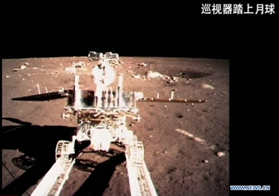 A video grab shows China's first moon rover, Yutu, or Jade Rabbit, separating from Chang'e-3 moon lander early Dec. 15, 2013. The six-wheeled rover separated from the lander early on Sunday, several hours after the Chang'e-3 probe soft-landed on the lunar surface. [Photo: Xinhua]