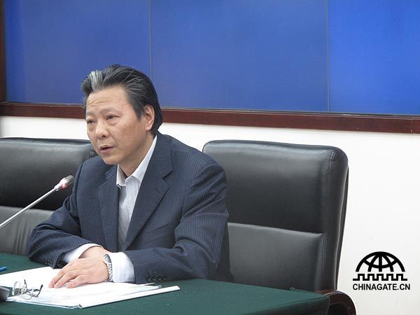 Zhang Shaomin, Secretary General of the China Environmental Culture Promotion Association, explains how the first national ecological public awareness survey was designed and conducted, in a report on Thursday in Beijing. [Jiao Meng / Chinagate.cn]