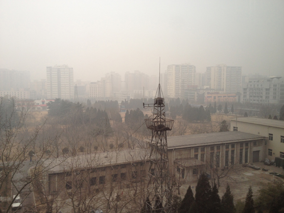 Beijing is blanketed by fog and smog on Feb. 25, 2014. [Photo/China.org.cn]