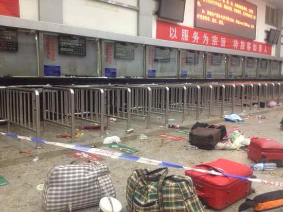 More than 10 terrorist suspects attacked people at the square and ticket hall of Kunming Railway Station at 9:20 p.m. on Saturday, killing at least 29 civilians and injuring 113 others. 