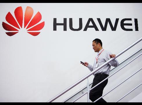 The US National Security Agency infiltrated servers in the headquarters of Chinese telecommunications giant Huawei Technologies Co Ltd five years ago. [leiphone.com]
