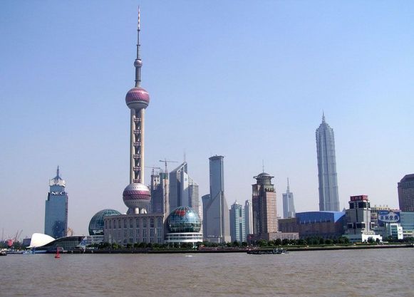 No 1 Shanghai Shanghai, a city that is filled with economic and financial dynamism, takes the lead with a monthly average salary of 7,214 yuan ($1,162.9).
