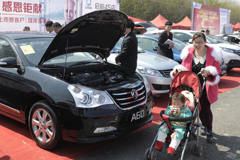 Car dealers offer discounts to attract buyers in Nanjing, Jiangsu province. Passenger vehicle sales in the first three months of 2014 increased 9.5 percent year-on-year to 4.6 million. [China Daily]