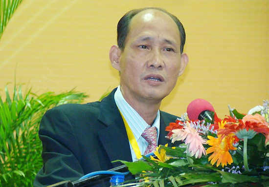 Huang Rulun, one of the 'top 10 Chinese philanthropists of 2014' by China.org.cn.