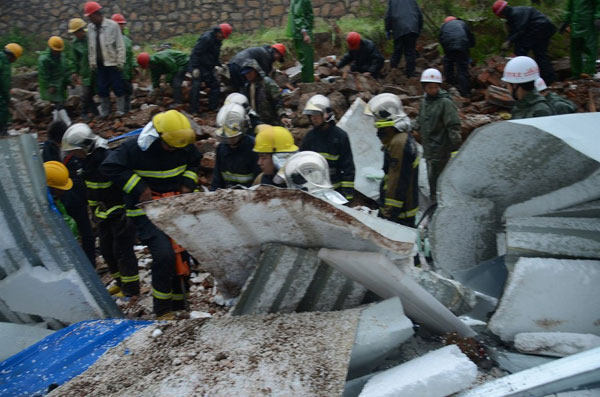 Wall collapse killed 18 in E China