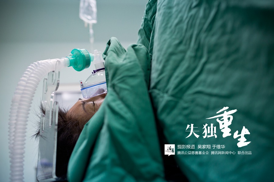 Xing Li, 48, gave birth to a pair of twin boys via C-section at a hospital in Beijing at 6:30 am on April 25. 