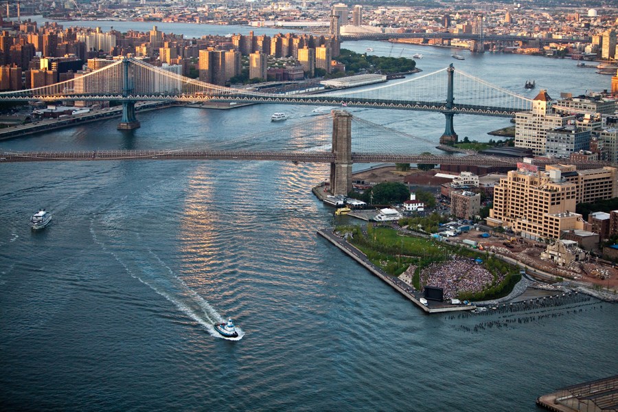 A view of Brooklyn Bridge that links Manhattan and Brooklyn in New York, the US. [Photo/File photo]