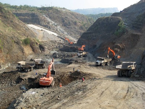 China's Sinohydro Corporation has teamed up with Indonesian firms to build Indonesia's second largest dam, the Jatigede Dam. [China.org.cn] 