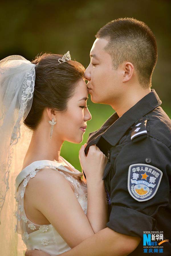 A SWAT officer in the city of Chongqing named Hou Weilin takes a series of unique engagement photos with his fiancee on the training grounds of his workplace. The official Weibo account of Chongqing special police corp released a series of unique engagement photos on July 25, 2014, which went viral online. [Photo / Xinhua]