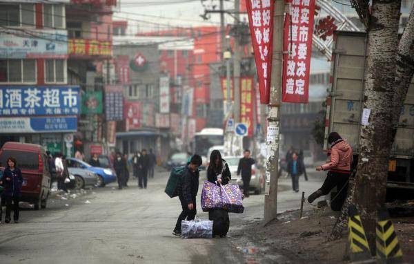 'Ant tribe' grads in Beijing fight their way up 