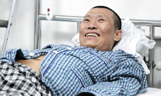 Restaurant owner Li Gang donates corneas after death
