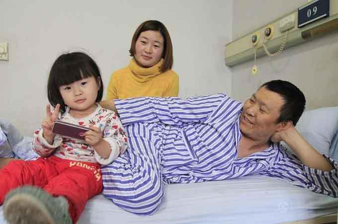 Restaurant owner Li Gang donates corneas after death