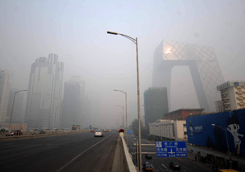 Emissions of four major pollutants in China have dropped year-on-year during the first half of this year, China's environmental watchdog said on Wednesday.