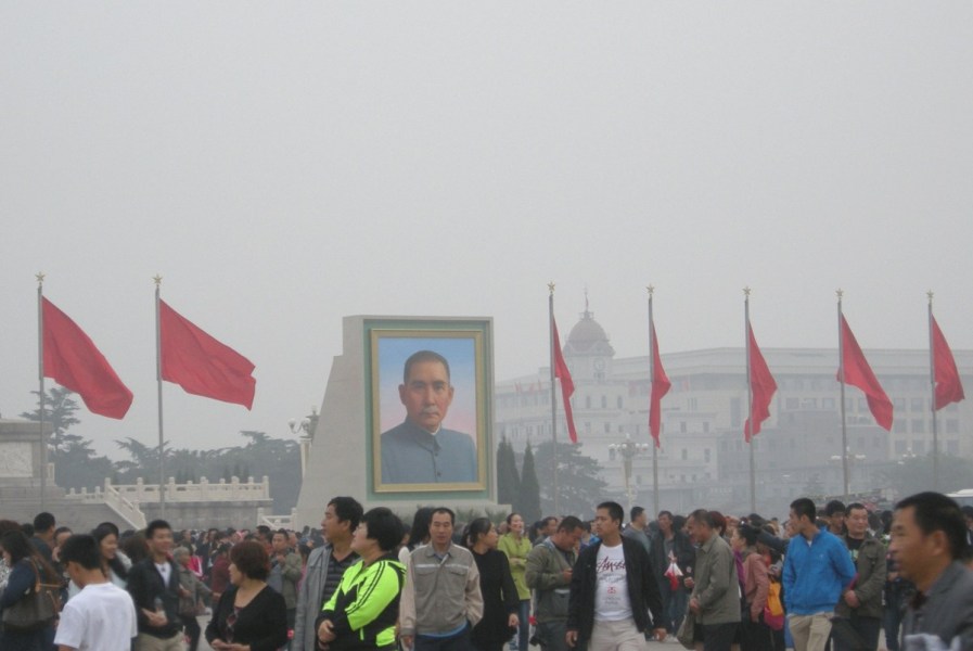 Due to the weather, pollution is predicted to remain heavy in Beijing until Saturday, said the Beijing heavy air pollution response office. Earlier on Wednesday, the Beijing Meteorological Observatory issued a yellow alert for smog. 