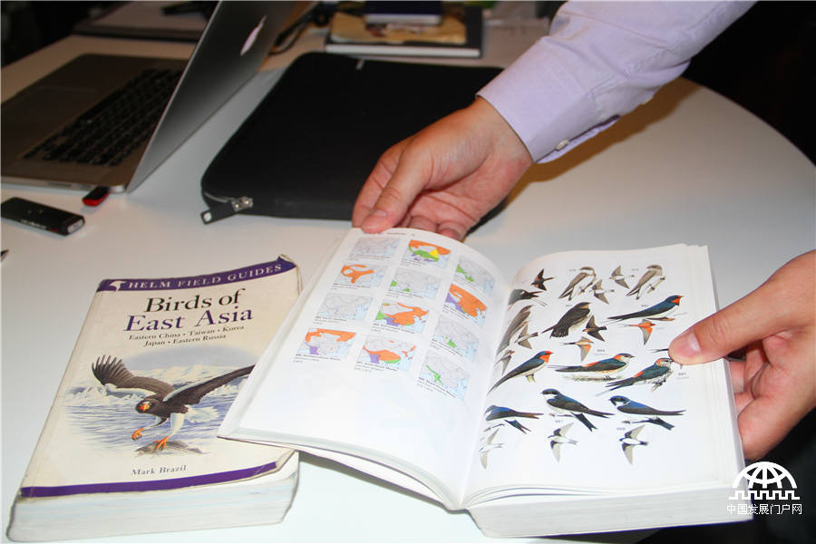 Birds of East Asia and A Field Guide to the Birds of China are always important reference books for Terry’s birdwatching.
