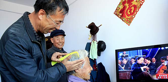 Haojigou, a small village located in the mountains of Chengde County in Hebei Province, has twice been listed as one of the province’s most destitute villages which receives extra support from the government.120 families in this village are identified as “impoverished.”