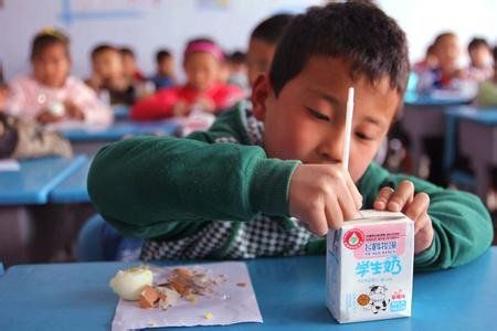 Chinese authorities have urged health departments and schools to jointly strengthen food and water safety for students following a string of contamination cases.