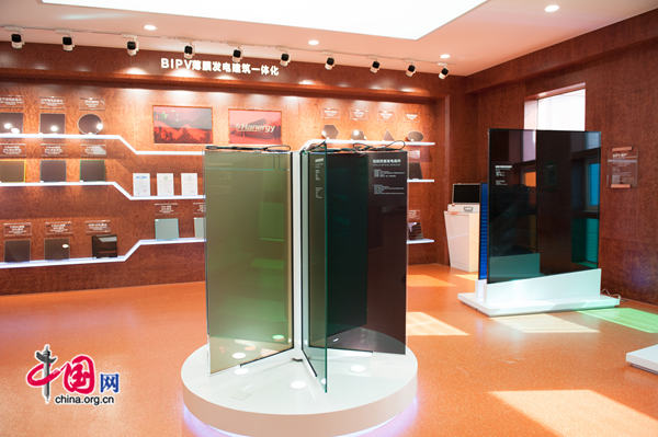 Hanergy&apos;s thin-film, flexible solar panels in display [Photo by Chen Boyuan / China.org.cn]