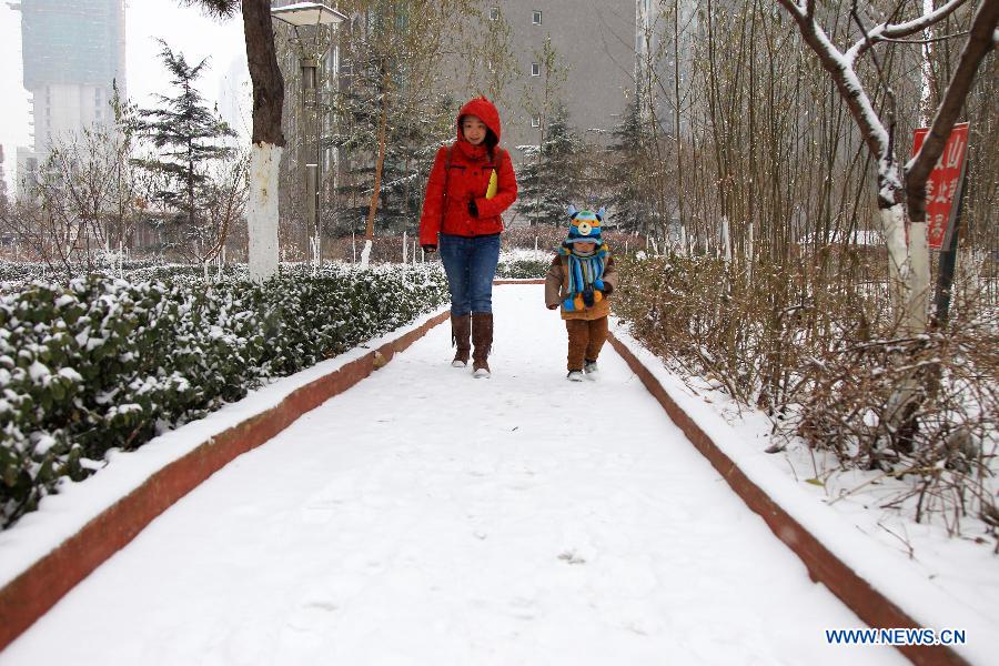 Heavy snow engulfs North China