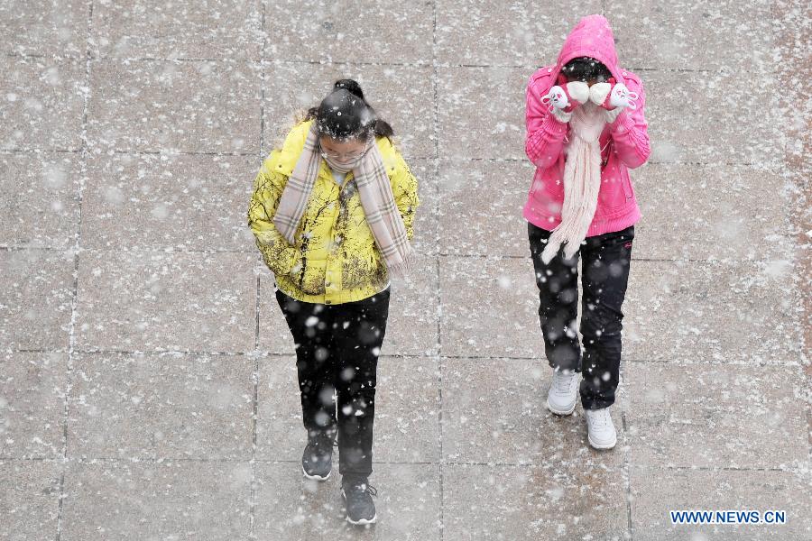 Heavy snow engulfs North China