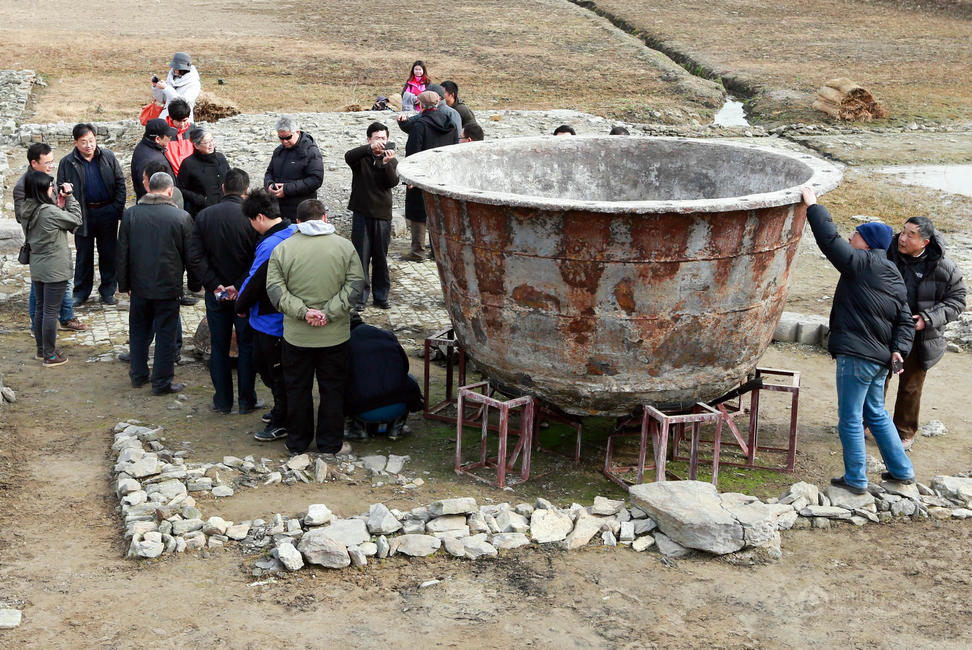 Chinese Archaeologists have completed excavating the site of the ancient city of Sizhou in Xuyi county in East China&apos;s Jiangsu province.