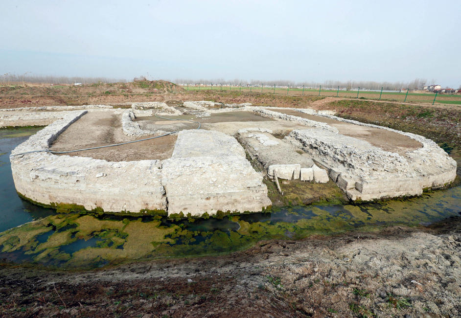 Chinese Archaeologists have completed excavating the site of the ancient city of Sizhou in Xuyi county in East China&apos;s Jiangsu province.