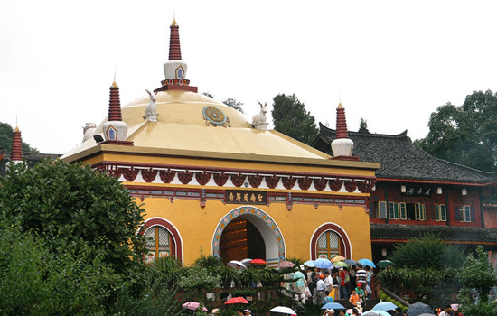 Wannian Temple,one of the 'Top 10 temples for Spring Festival prayers' by China.org.cn.