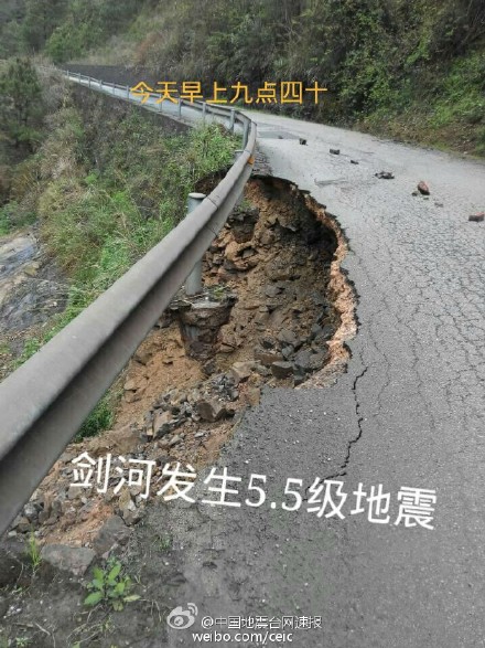 A 5.5-magnitude quake hits Jianhe county in southwest China's Guizhou province on March 30, 2015. [Photo: weibo.com/ceic] 
