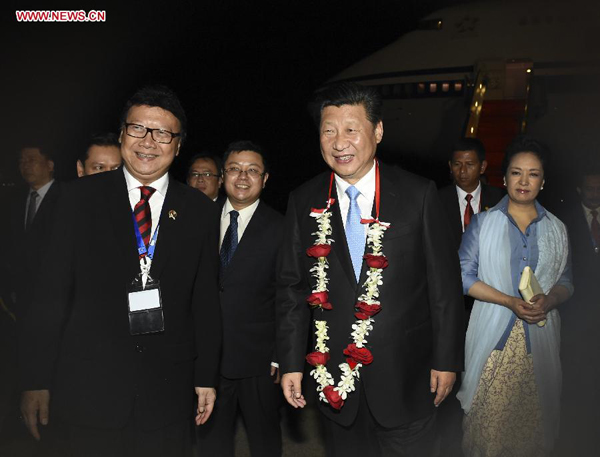 Chinese President Xi Jinping and his wife Peng Liyuan are welcomed upon their arrival in Jakarta, capital of Indonesia, April 21, 2015. Xi Jinping arrived in Indonesia late Tuesday for an Asian-African summit and commemorative activities for the historic 1955 Bandung Conference. [Photo/Xinhua]
