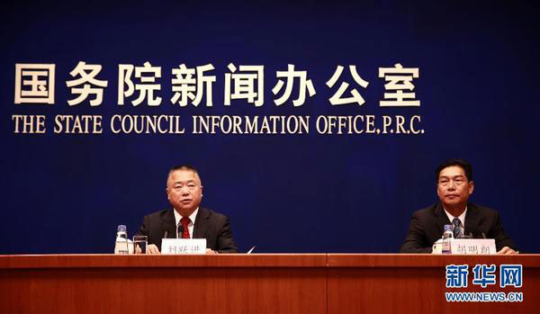 Liu Yuejin (L), a drug official with the Ministry of Public Security, speaks at a press conference by the State Council Information Office on June 24, 2015, where a new report connected to drug drade in China is released. [Photo: Xinhua]